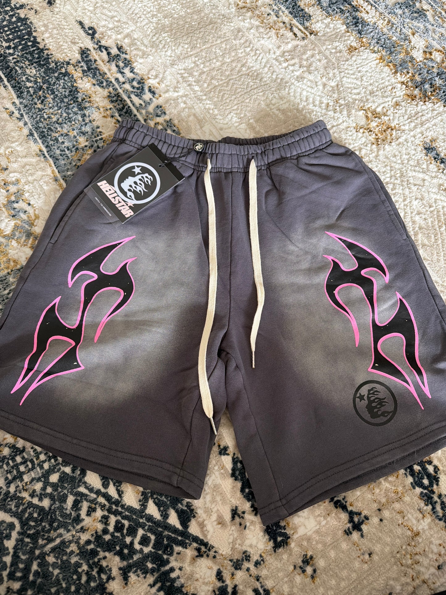 Gray/pink shorts hellstar