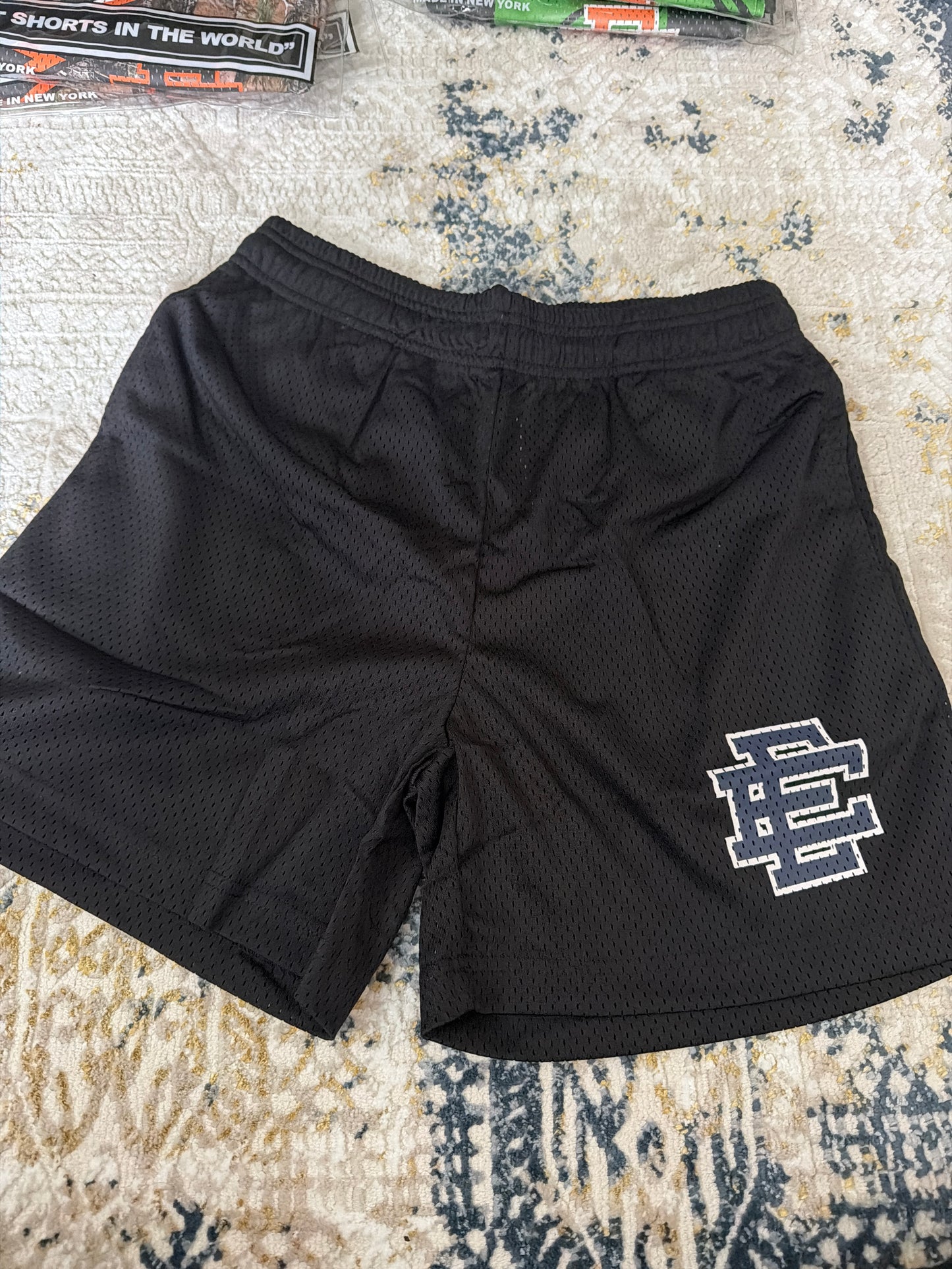 Black ee short