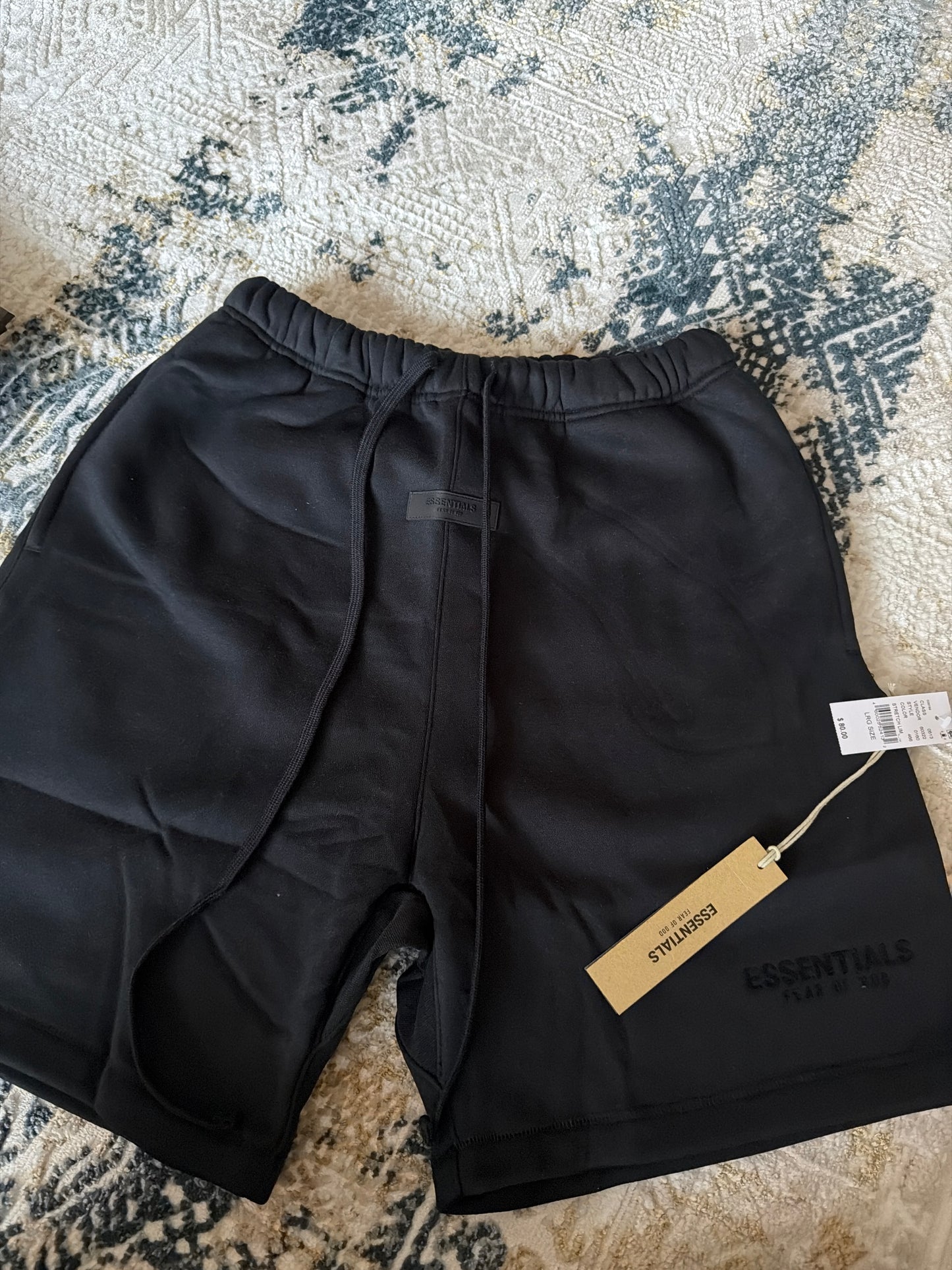 Black essential shorts